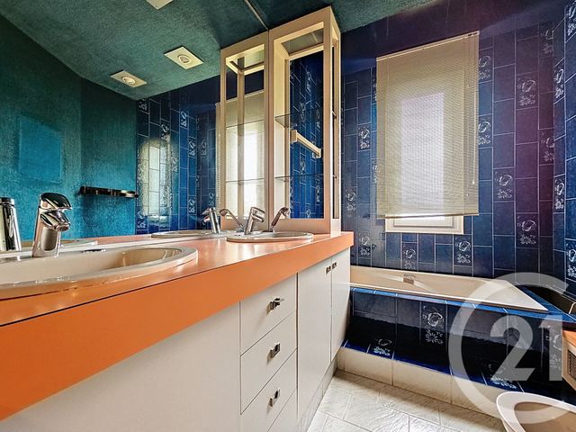 Afficher la photo en grand Appartement F5 à vendre - 5 pièces - 112.28 m2 - PARIS - 75011 - ILE-DE-FRANCE - Century 21 Agence De La Mairie