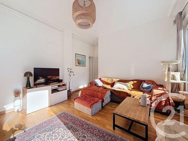 Appartement à vendre - 3 pièces - 49.56 m2 - PARIS - 75011 - ILE-DE-FRANCE - Century 21 Agence De La Mairie