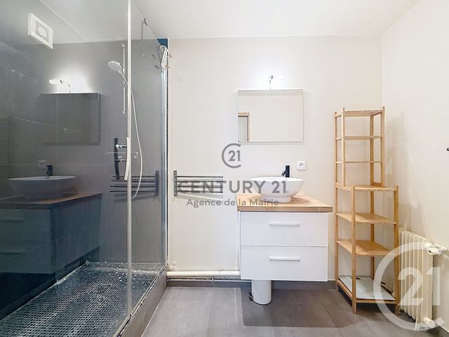 Appartement F2 à vendre - 2 pièces - 53.62 m2 - PARIS - 75011 - ILE-DE-FRANCE - Century 21 Agence De La Mairie