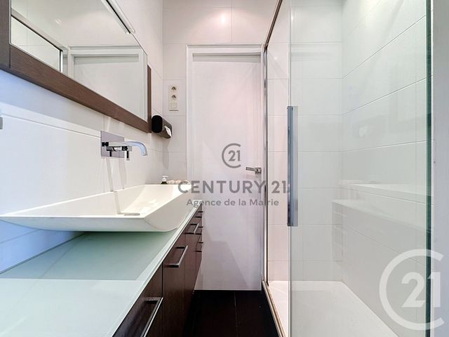 Appartement F2 à vendre - 2 pièces - 52.5 m2 - PARIS - 75011 - ILE-DE-FRANCE - Century 21 Agence De La Mairie